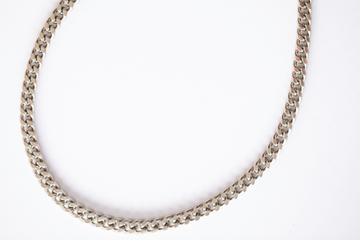 How to Clean a Silver Chain - Featured Image
