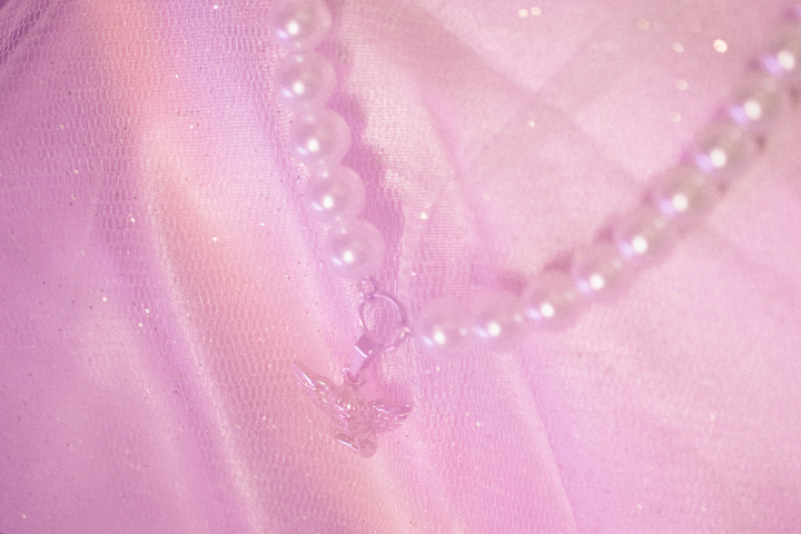 How to Style a Pearl Necklace with Saree - Featured Image