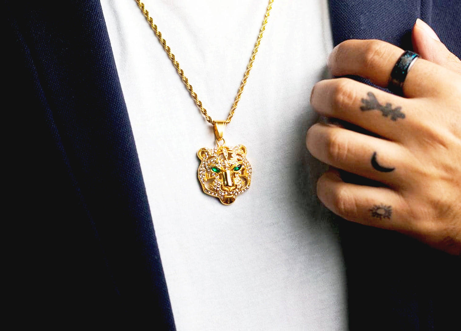 Jewellery: Enchantment And Luxury