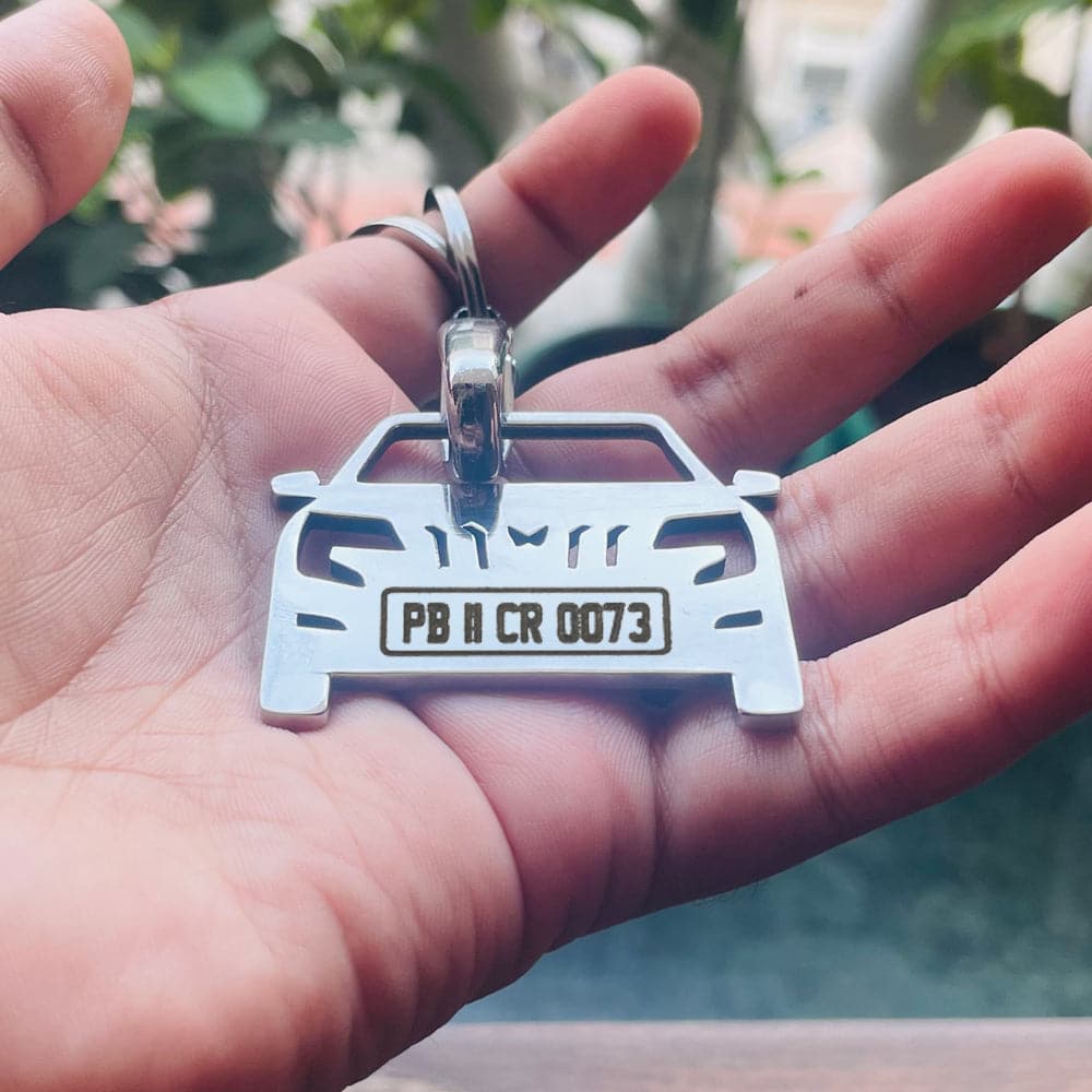 Mahindra XUV700 Car Keychain